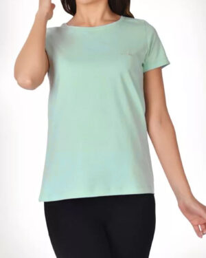 women's plain T-shirt which is popular in styles